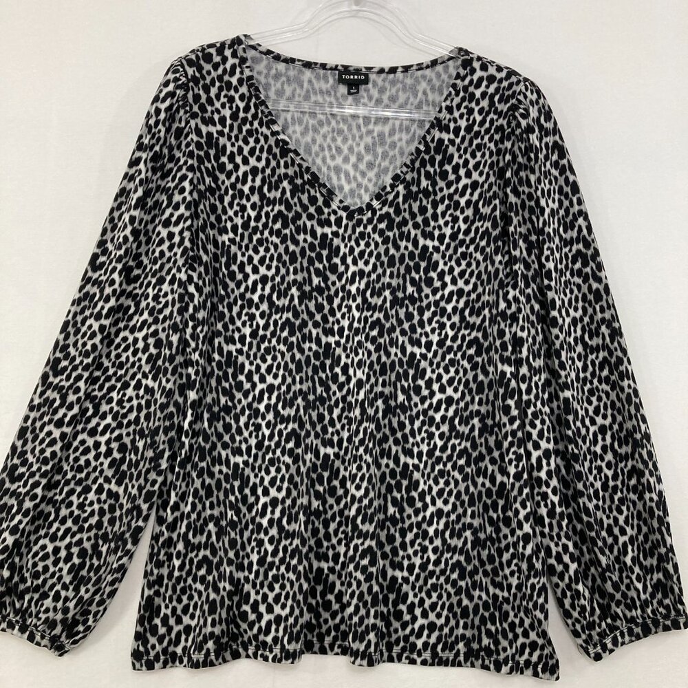 Torrid Top size 1X V Neck Black White Abstract Long Sleeve Soft Comfy‎ Office